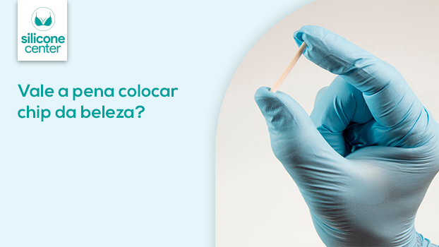 Imagem de uma mão usando uma luva segurando um tupinho